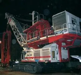 Guindaste treliçado sobre esteira SC-120